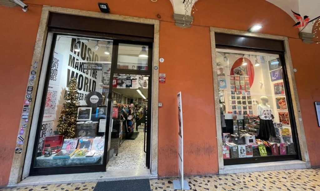 Semm Music Store & More Bolonha - Loja de Vinil