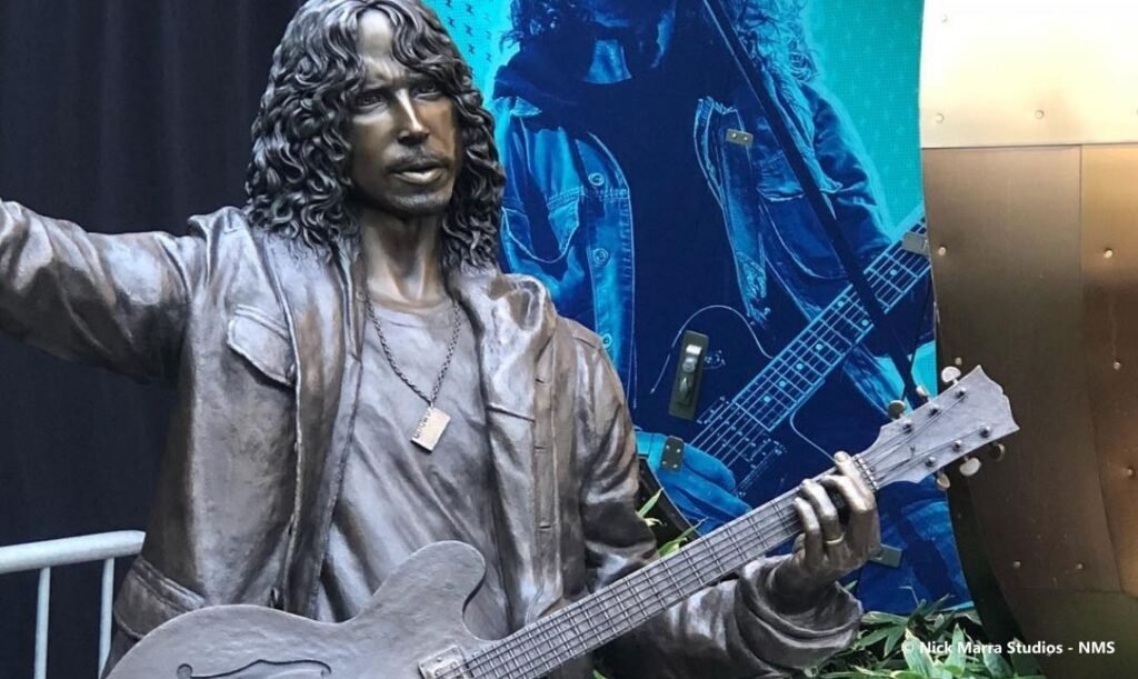 Estátua do Chris Cornell - Landmarks do Grunge em Seattle - Travel2Concert