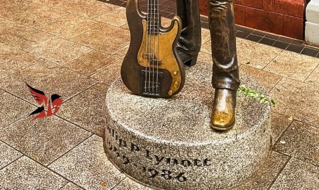 Estátua de Phil Lynott, do Thin Lizzy - Rock and Roll Landmarks em Dublin, Irlanda - Travel 2 Concert