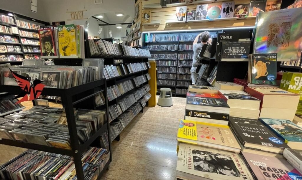 Libraccio Bologna - Loja de discos em Bolonha - Itália - Travel 2 Concert