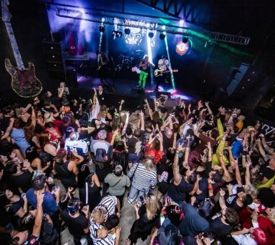 Underground Black Pub