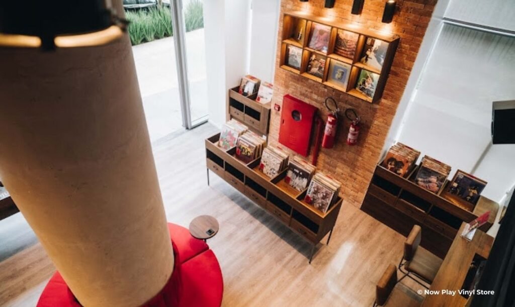 Now Play Vinyl Store - Loja de discos em São Paulo, Brasil - Travel 2 Concert