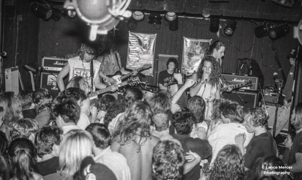 Pearl Jam no Off Ramp Cafe em Seattle, EUA - Travel 2 Concert