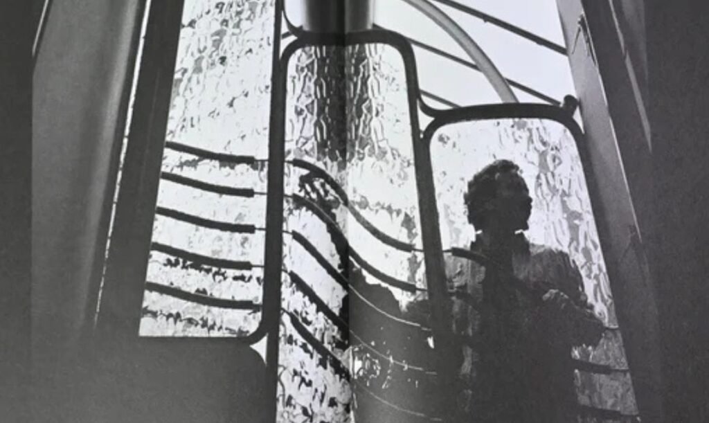 Eddie Vedder na Casa Batlló em Barcelona: capa do disco solo - Travel 2 Concert