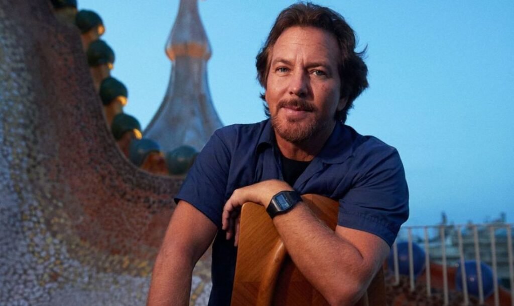Eddie Vedder na Casa Batlló em Barcelona: capa do disco solo - Travel 2 Concert