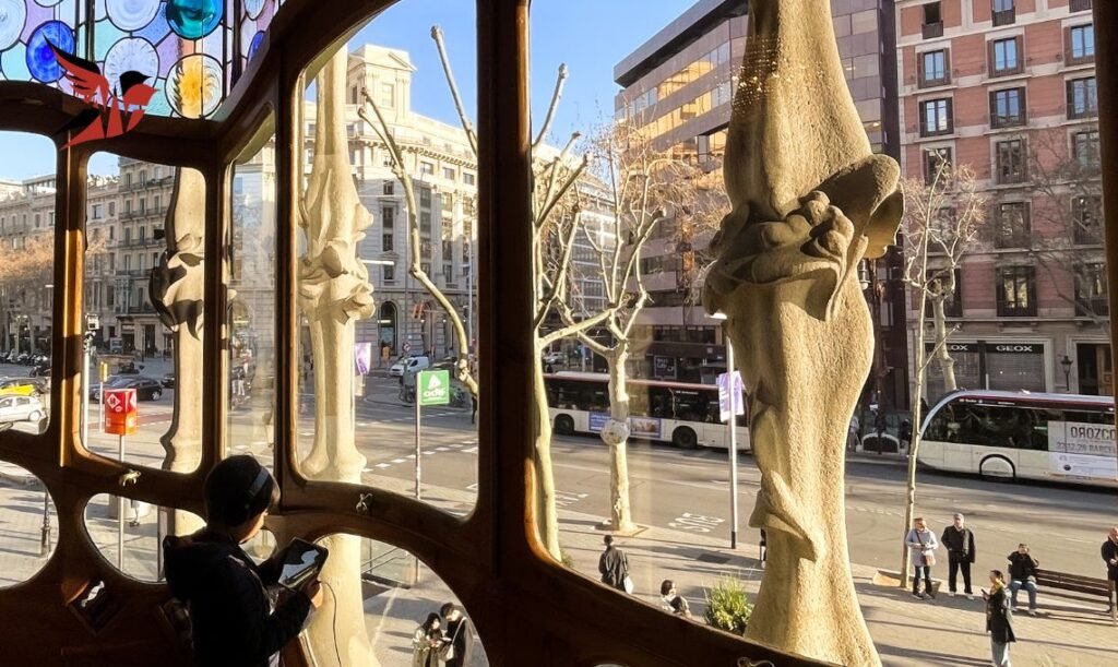 Eddie Vedder na Casa Batlló em Barcelona: capa do disco solo - Travel 2 Concert