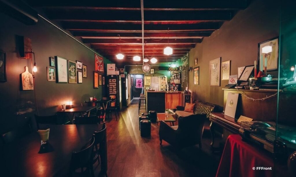 FFFront - Bares de Rock em São Paulo, Brasil - Travel 2 Concert