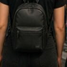 Melhor mochila e bolsa para show: veja os tamanhos recomendados